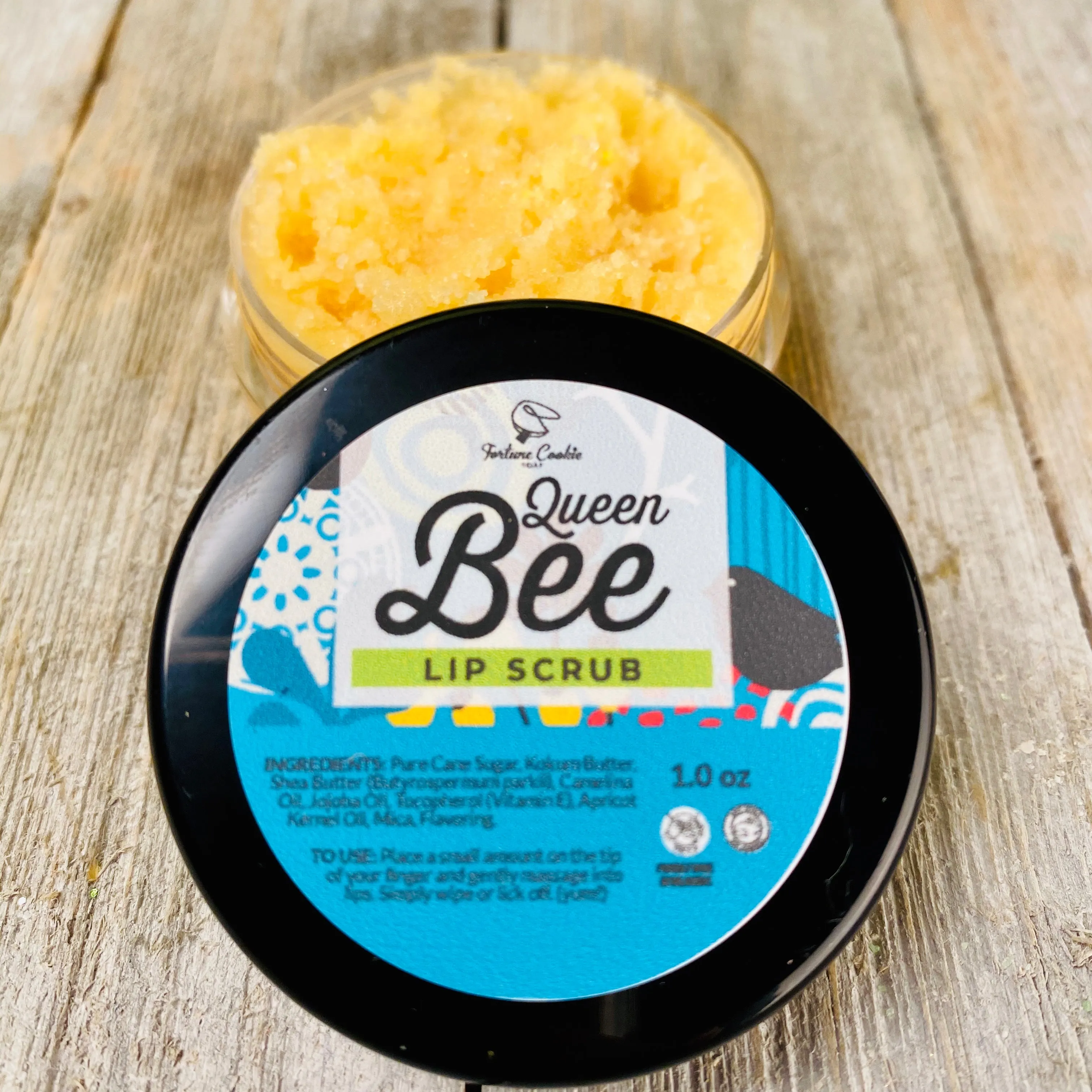 QUEEN BEE Lip Scrub