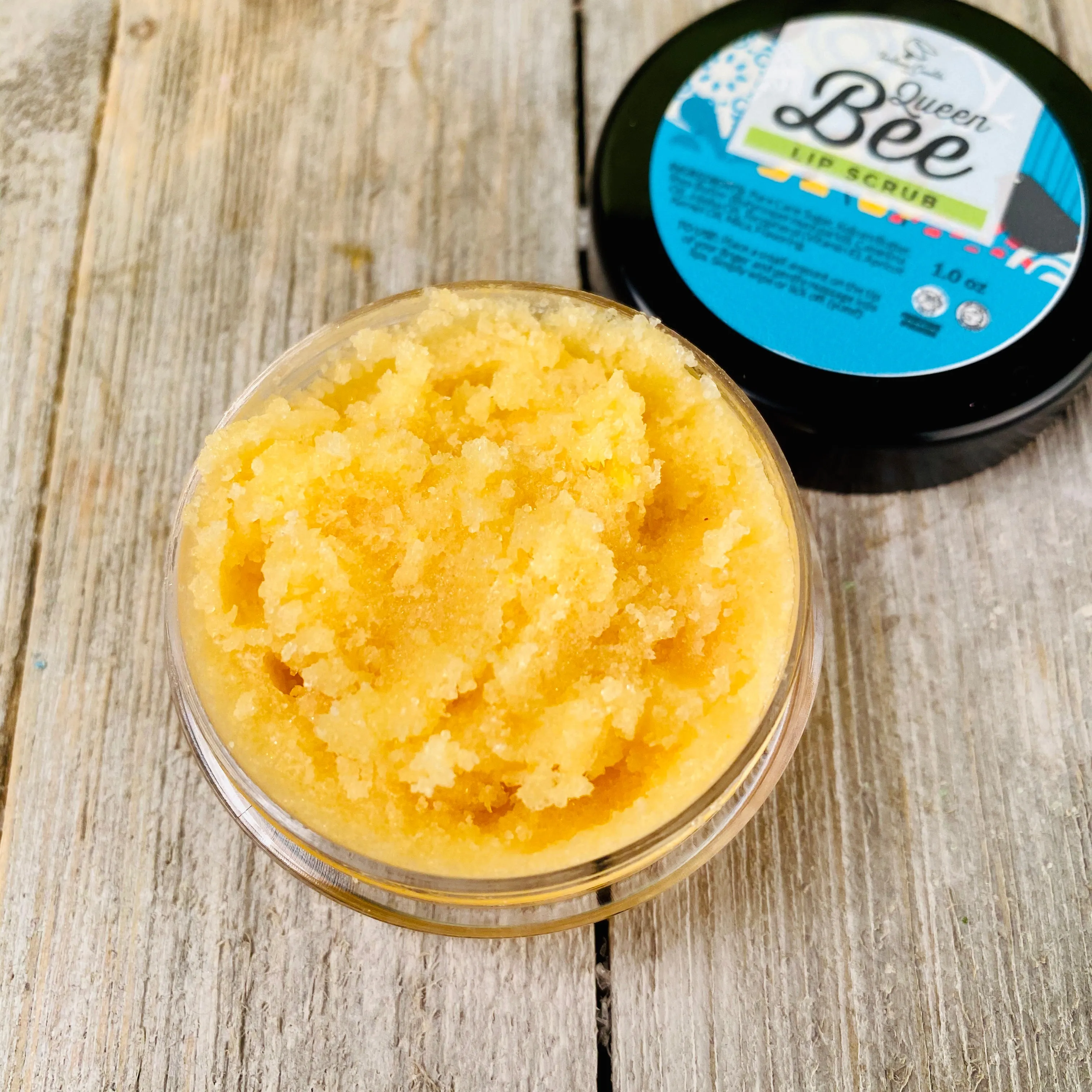 QUEEN BEE Lip Scrub