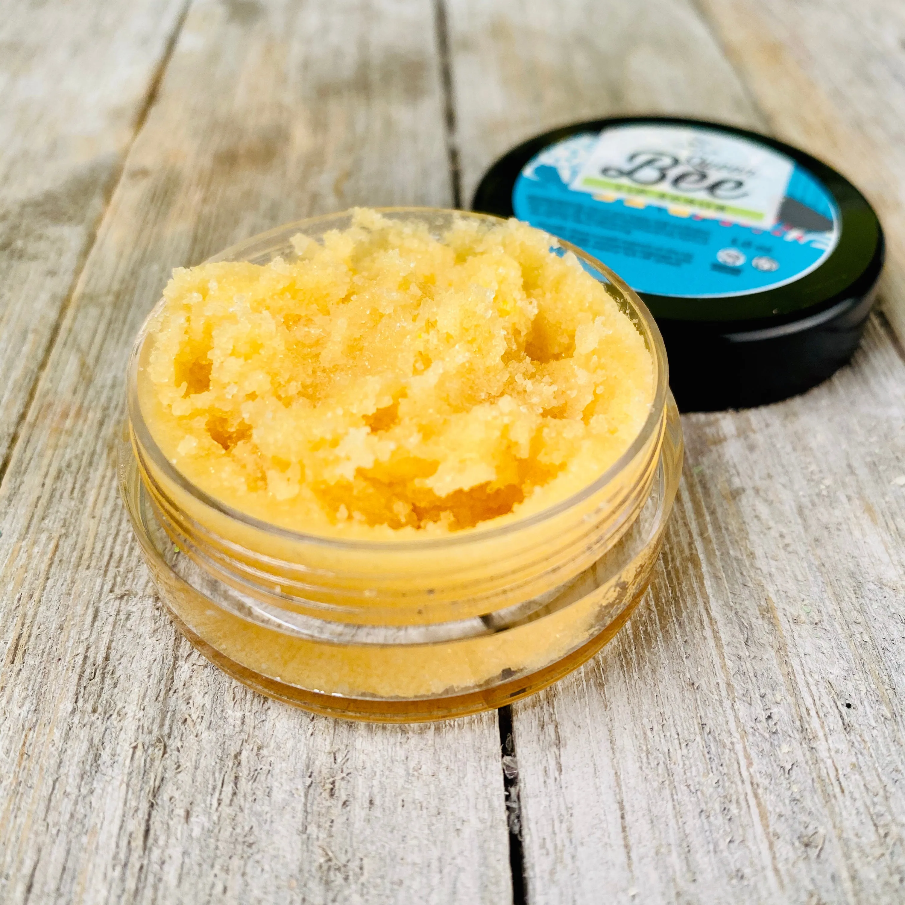 QUEEN BEE Lip Scrub